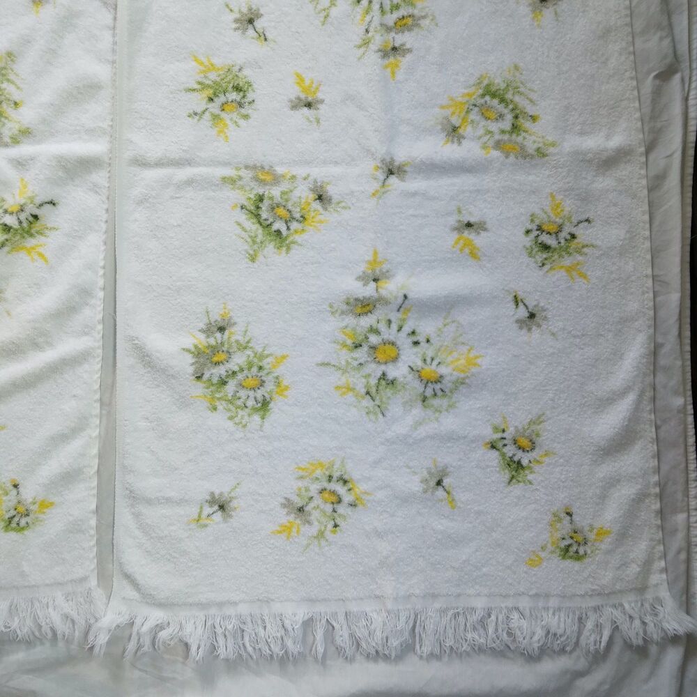 2 Vintage Bath Towel White With Yellow Flowers MCM Fringe Cottagecore USA - Picture 5 of 16